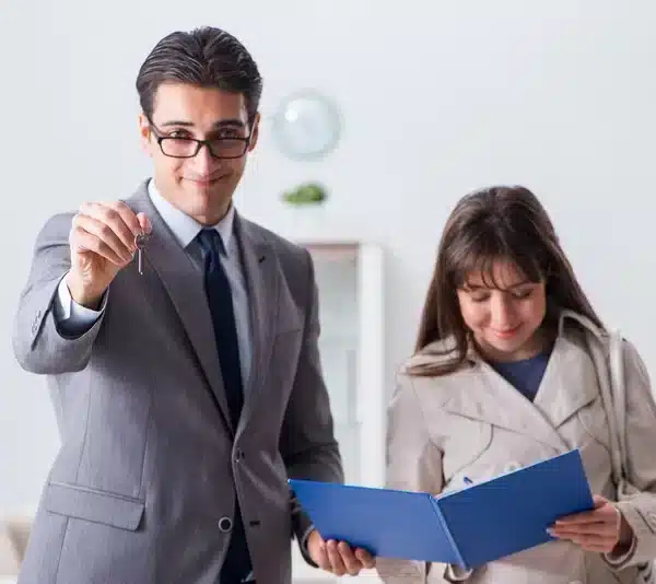 Club de Inversores Inmobiliarios vs. Curso Online: Experiencia Real, no solo Teoría